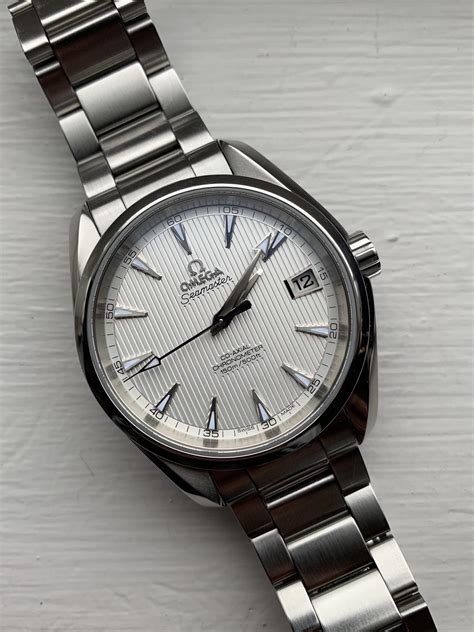 white dial alternative aqua terra